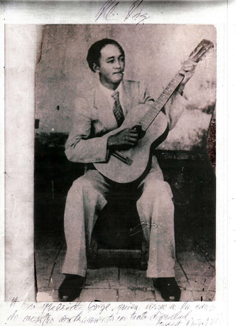 Dedicatoria de Alirio Díaz en Torrent 2000. Dedicatoria de Alirio Díaz A mi querido Jorge, quien sirve a la causa de nuestro instrumento con tanta dignidad. Alirio Díaz. Torrent 26 de junio de 2000