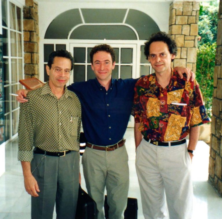 Con Leo Brouwer y Roland Dyens en el Hotel Lido de Torrent, junio 2000. Jorge con Leo Brouwer y Roland Dyens en el 2000