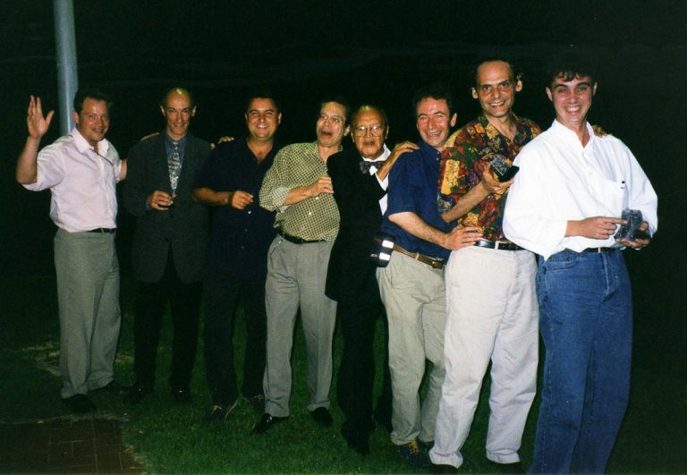 “Bailando una conga” “Bailando una conga”, junio 2000 en la Albufera de Valencia con Marcelo de la Puebla, Roberto Ausell, Javier García Moreno, Leo Brouwer, Alirio Díaz, Jorge Orozco, Roland Dyens y Paco Serrano.