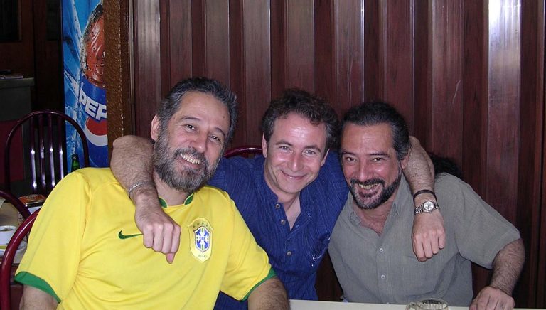 Con Sergio y Odair Assad Con Sergio y Odair Assad VIII Encuentro Internacional de Guitarra “Ciudad de Torrent”, junio 2006.