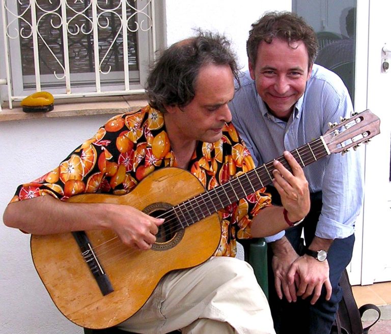 Con Roland Dyens Con Roland Dyens en Almàssera, Valencia 2008.