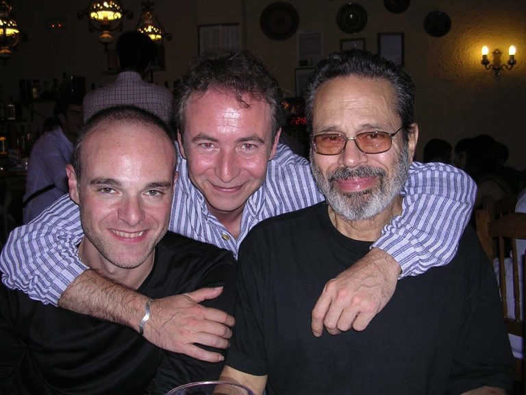 Con Ricardo Gallén y Leo Brouwer Con Ricardo Gallén y Leo Brouwer, Petrer 2008.