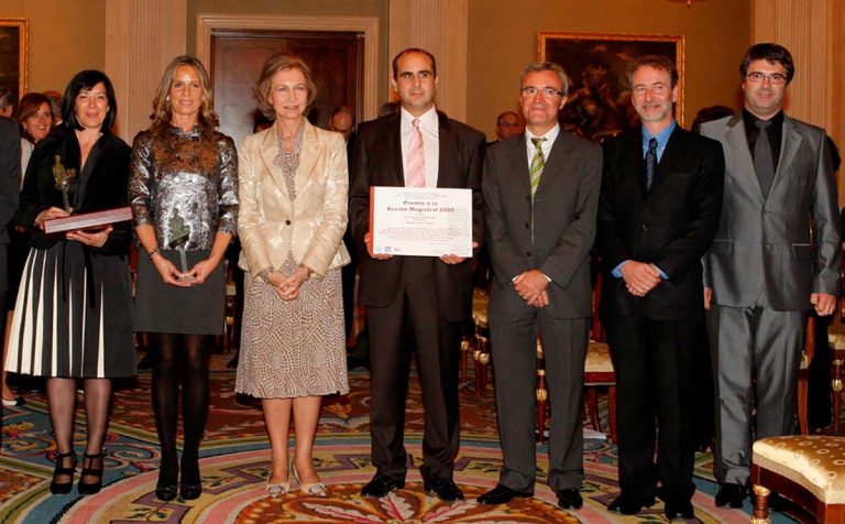 En el Palacio de la Zarzuela recibiendo el Premio Nacional a la Acción Magistral 2009 En el Palacio de la Zarzuela recibiendo el Premio Nacional a la Acción Magistral 2009 otorgado por la UNESCO y entregado por Su Majestad la Reina Sofía de España.