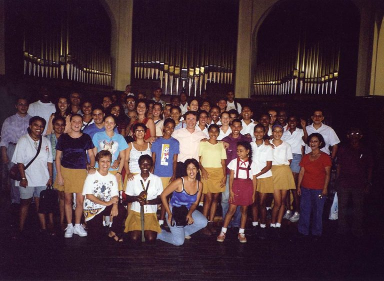 Curso en el Conservatorio de Música “Esteban Salas” Curso en el Conservatorio de Música “Esteban Salas” de Santiago de Cuba, 2003.