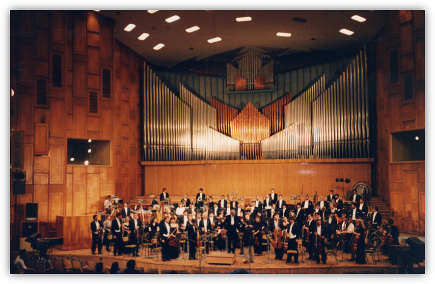 Jorge Orozco con la Orquesta Nacional de la Radio Rumana